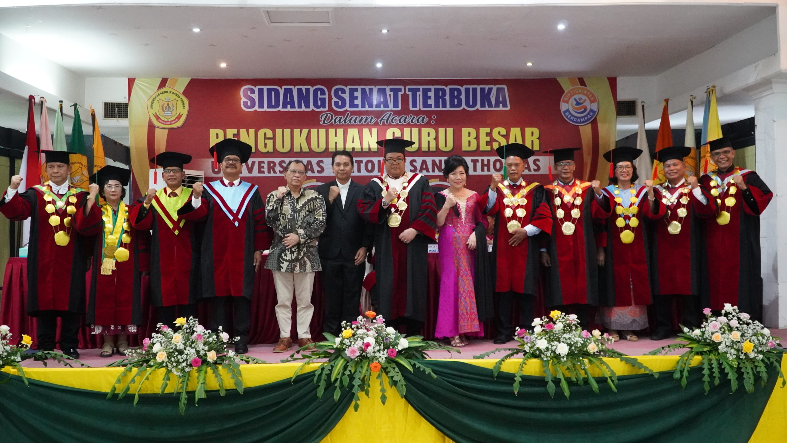 Dua Guru Besar Baru Unika Santo Thomas Resmi Dikukuhkan Dalam Sidang Senat Terbuka